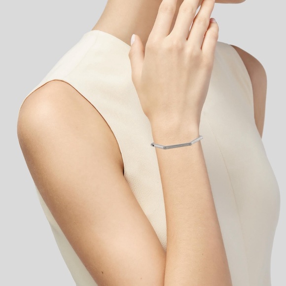 Tory Burch Hexagon Logo Hinged Bangle - Picture 3 of 10